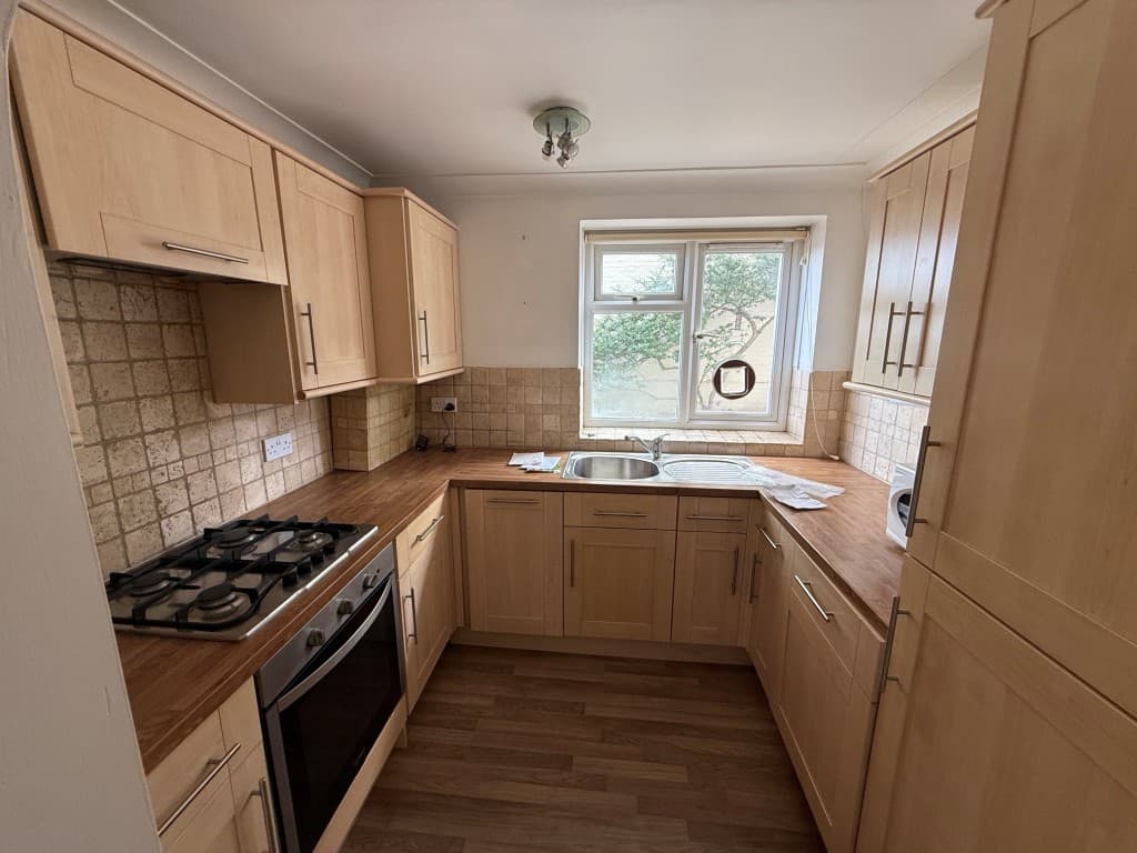 Flat 1, Stanhope Lodge, Stanhope Drive, Cowes PO31 8BH: Flat For Improvement 3