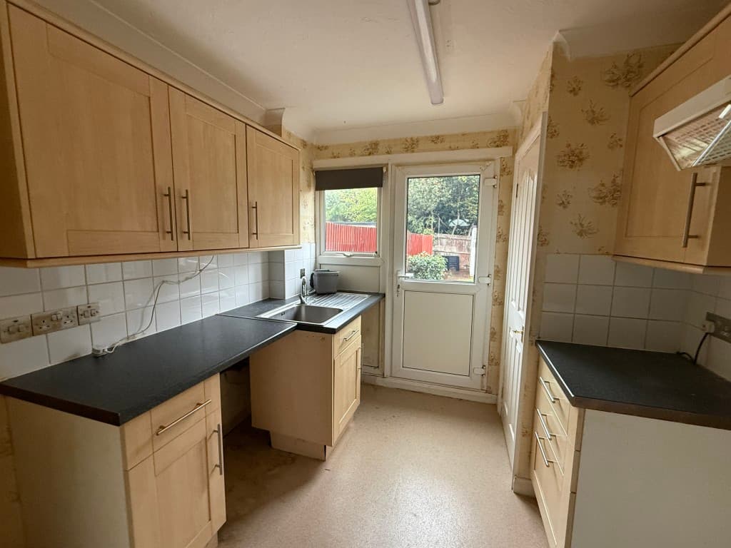 18 Allan Close, Tunbridge Wells TN4 8PL: House In Need Of Improvement 4