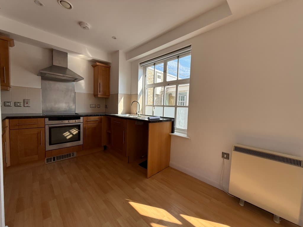 Apartment 2, Bedford House, 14 Bedford Street, Exeter EX1 1LR: One-bedroom Apartment In City Centre 3