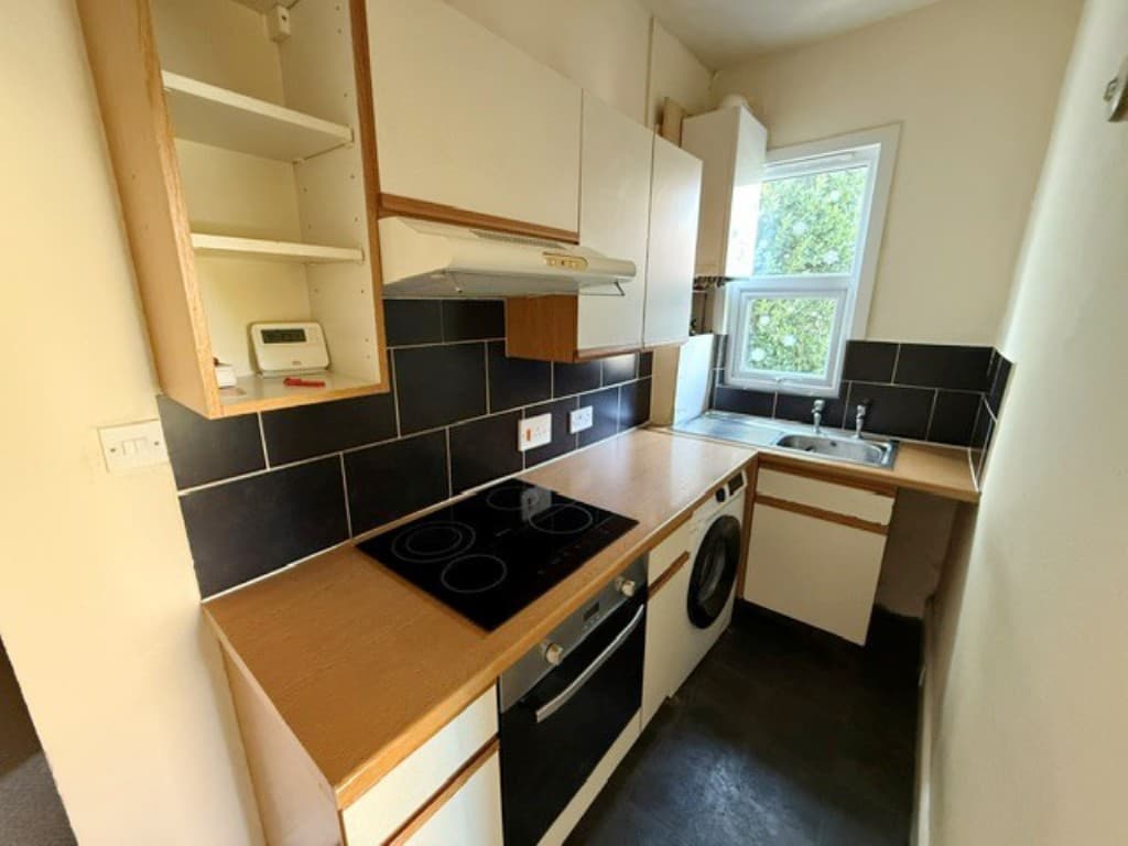 41C Manor Road, Westcliff-on-Sea SS0 7SR: Vacant First Floor Flat For Improvement 4