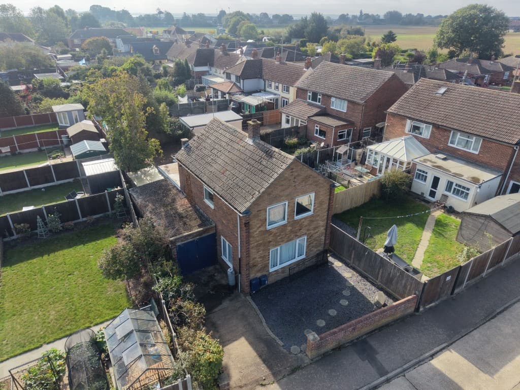 42 Lodge Road, Little Oakley, Harwich CO12 5EE: Three-bedroom Detached House For Improvement 1