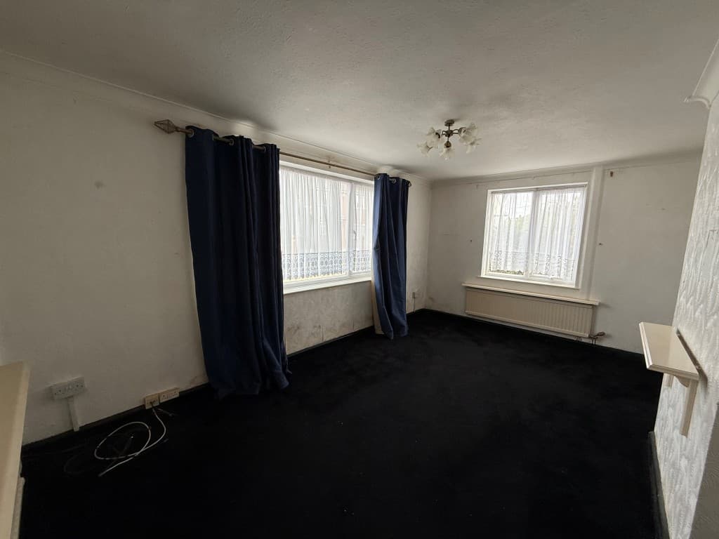42 Lodge Road, Little Oakley, Harwich CO12 5EE: Three-bedroom Detached House For Improvement 2