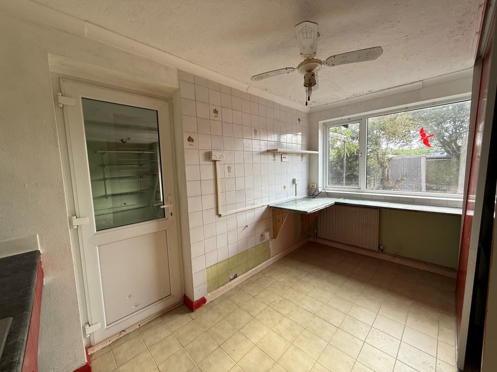 42 Lodge Road, Little Oakley, Harwich CO12 5EE: Three-bedroom Detached House For Improvement 5