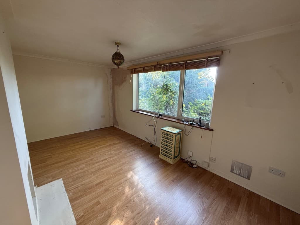33 Rutland Road, Chelmsford CM1 4BL: Two-bedroom Semi-detached House For Improvement And Repair 2