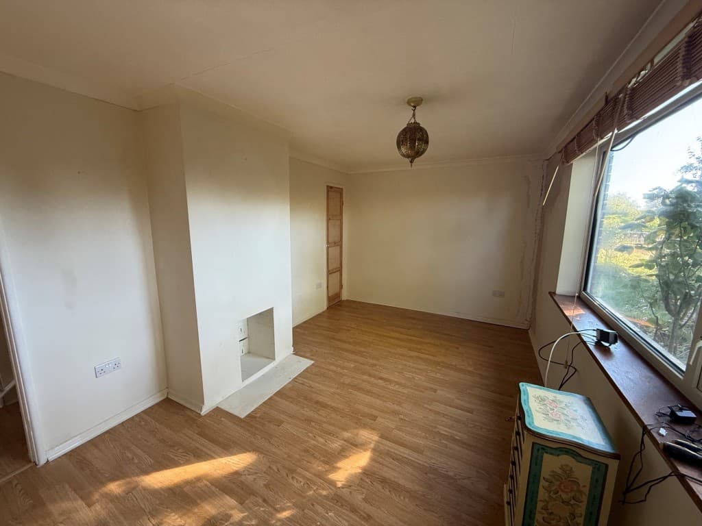 33 Rutland Road, Chelmsford CM1 4BL: Two-bedroom Semi-detached House For Improvement And Repair 3