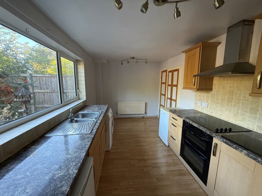 33 Rutland Road, Chelmsford CM1 4BL: Two-bedroom Semi-detached House For Improvement And Repair 4