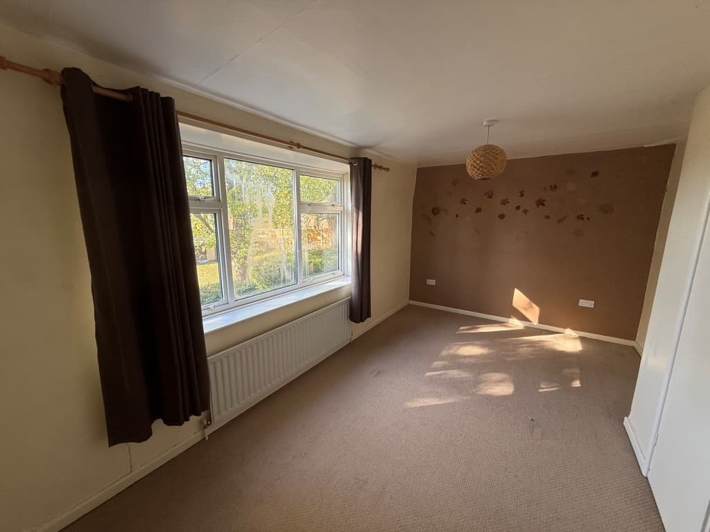 33 Rutland Road, Chelmsford CM1 4BL: Two-bedroom Semi-detached House For Improvement And Repair 5