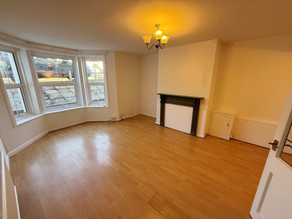 25A Beulah Road, Tunbridge Wells TN1 2NS: Lower Ground Floor Flat For Refurbishment 2