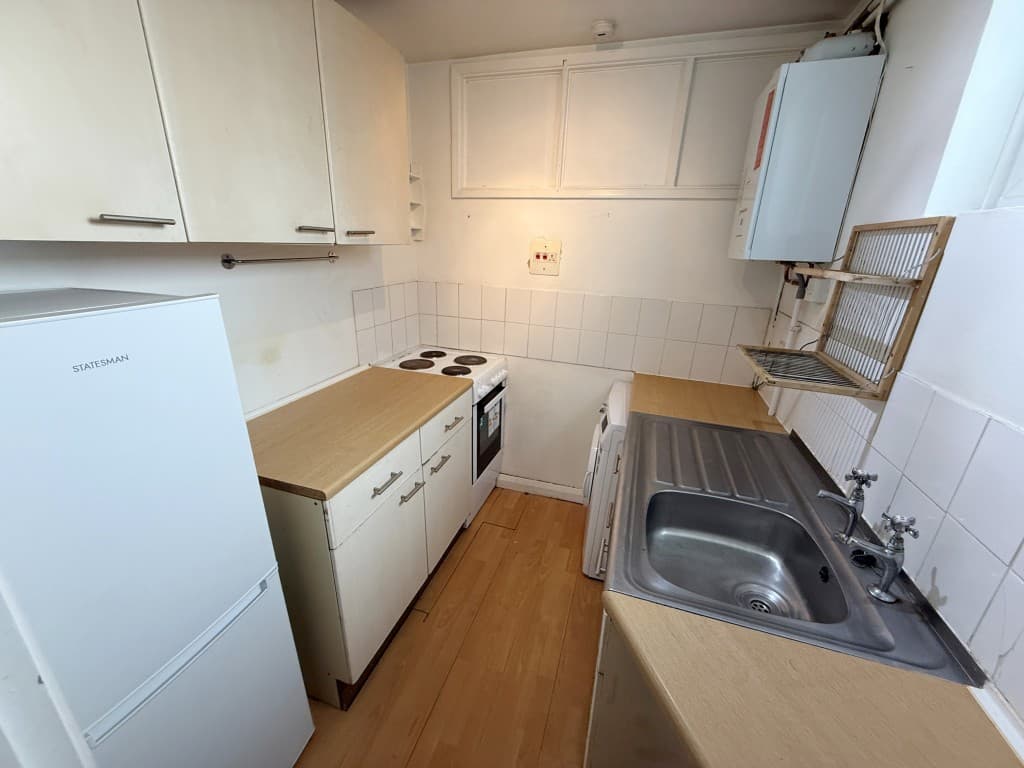 25A Beulah Road, Tunbridge Wells TN1 2NS: Lower Ground Floor Flat For Refurbishment 3