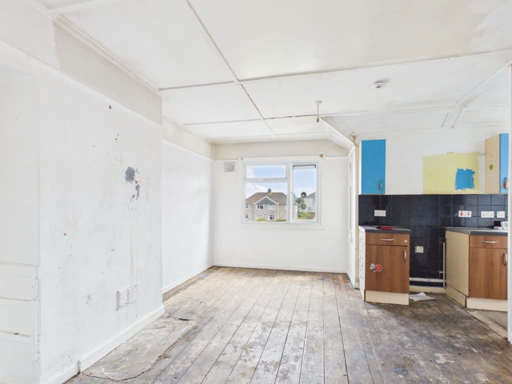 35A Chywoone Avenue, Newlyn, Penzance TR18 5NL: Leasehold First Floor Two-bedroom Flat With Garden 2