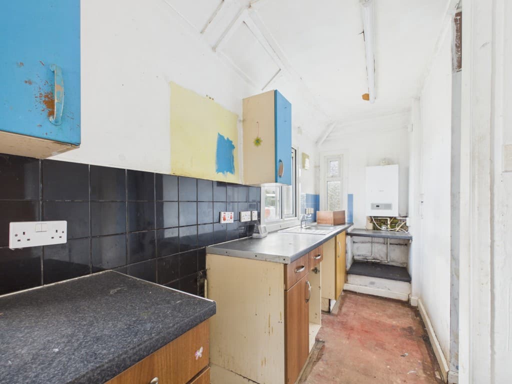 35A Chywoone Avenue, Newlyn, Penzance TR18 5NL: Leasehold First Floor Two-bedroom Flat With Garden 3
