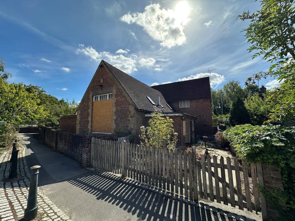 Old Salehurst School, Northbridge Street, Robertsbridge TN32 5PG: Three-bedroom Old School Unit With Potential 1