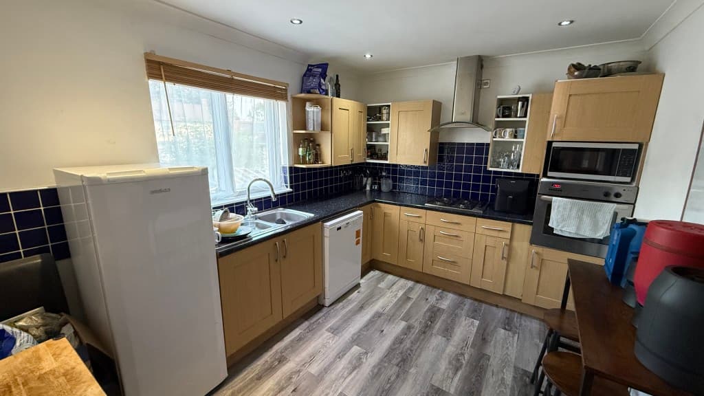 33A Alanbrooke, Gravesend DA12 1NA: Detached Three-bedroom Bungalow With Garage 2
