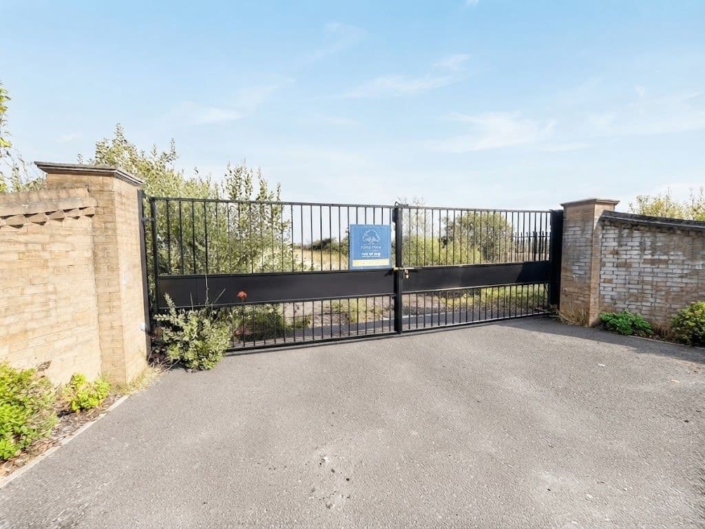 Commercial Yard With Planning Consent For Sale in Bishops Stortford 1