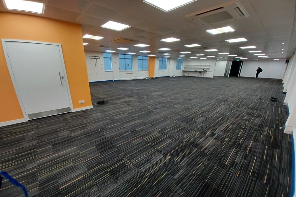 Retail/office unit for sale in Croydon 2
