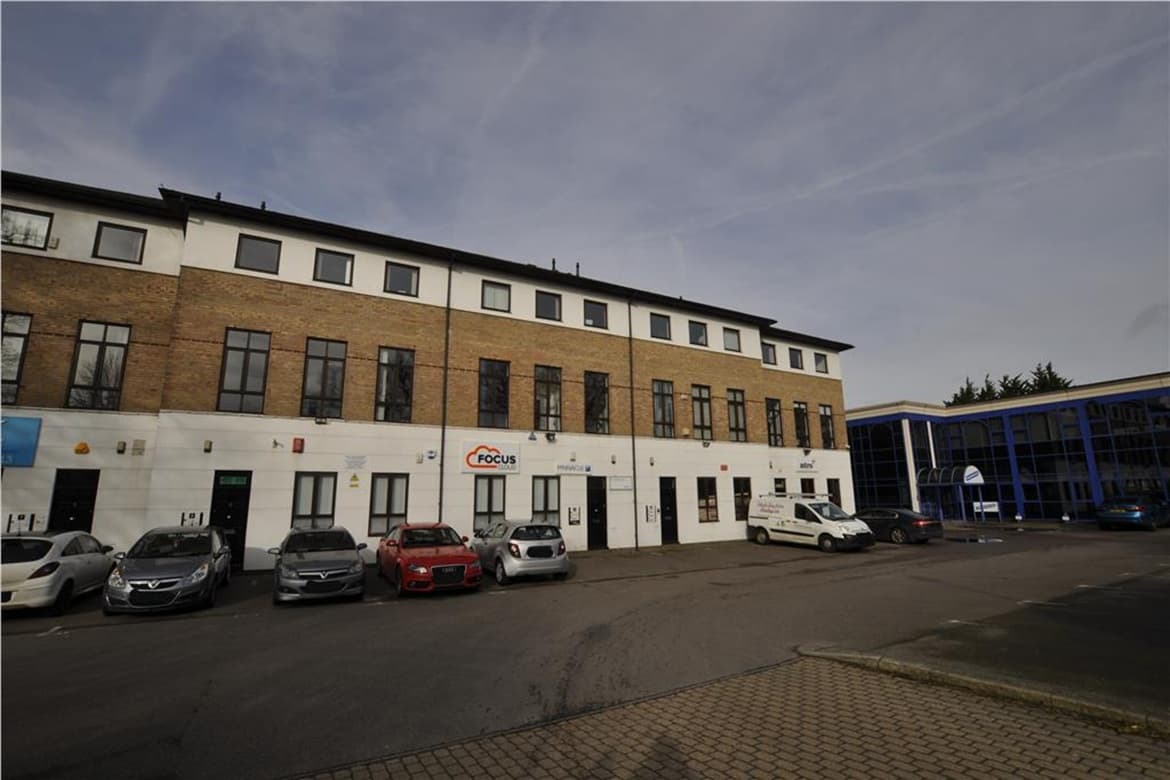 Office units for sale or to let in Crawley 1
