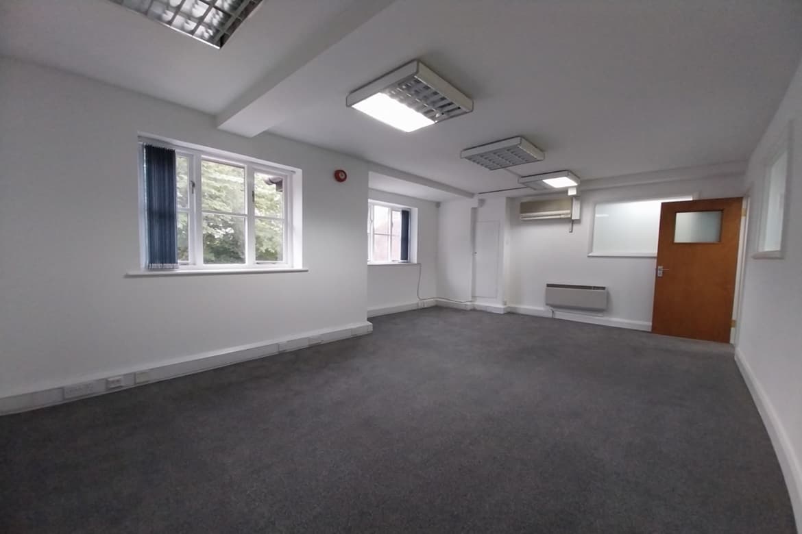 Office For Sale or To Let in Sevenoaks, Kent TN15 3