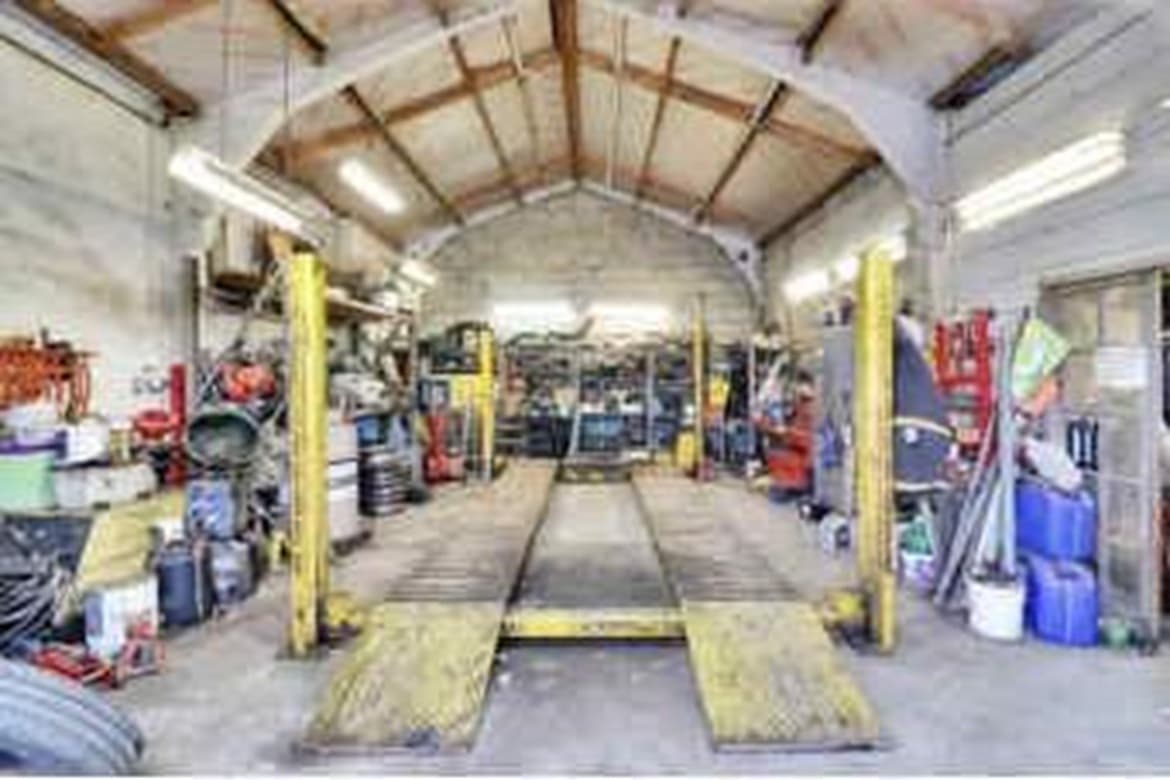 Farm with Land For Sale in Crawley, West Sussex, RH10 4