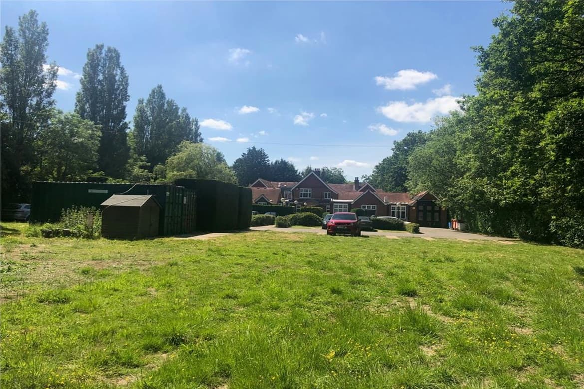 Period Office Building For Sale or To Let in Horley, Surrey 5