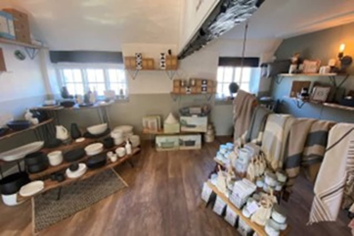 Shop with Garden For Sale in Westerham, Kent 3