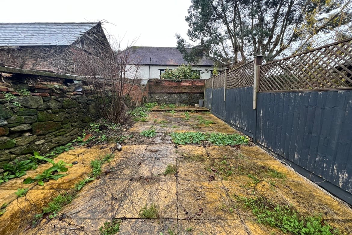 Shop with Garden For Sale in Westerham, Kent 4
