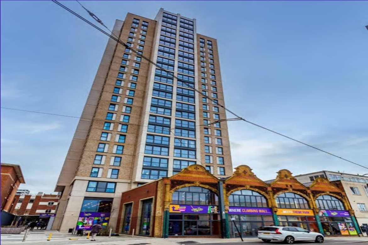 Leisure Complex Property For Sale in Croydon, Surrey, CR0 2
