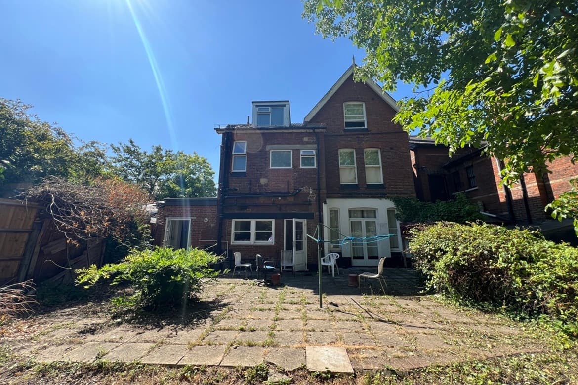Eight Bedroom HMO For Sale in Croydon, CR0 2